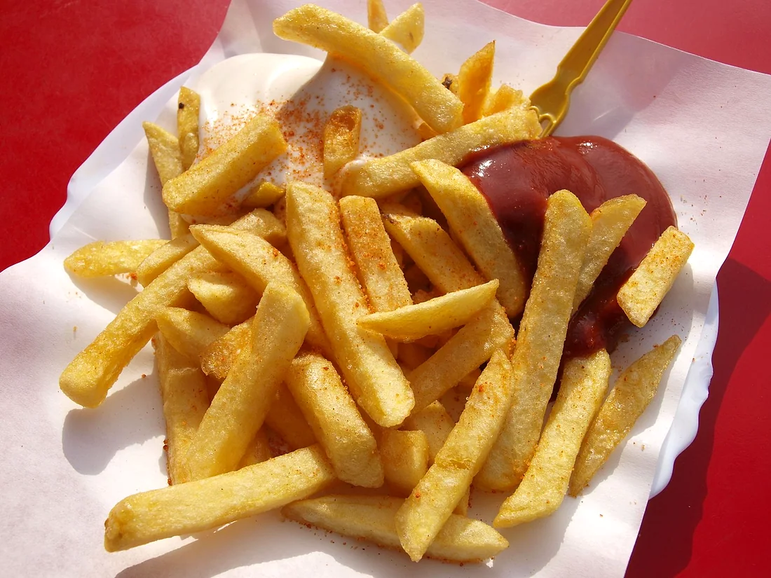 Hot chips with tomato sauce